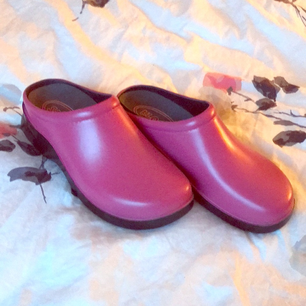 Klogs slip resistant slip on shoes